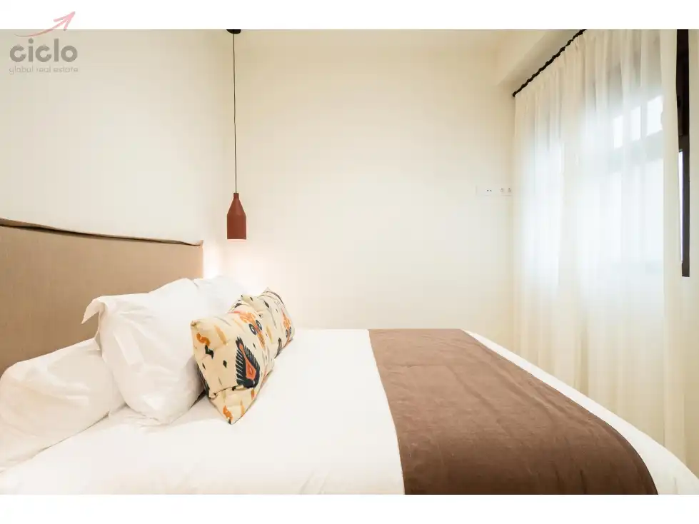 Habitación de Piso de alquiler en Sevilla con Terraza, Piscina y Amueblado