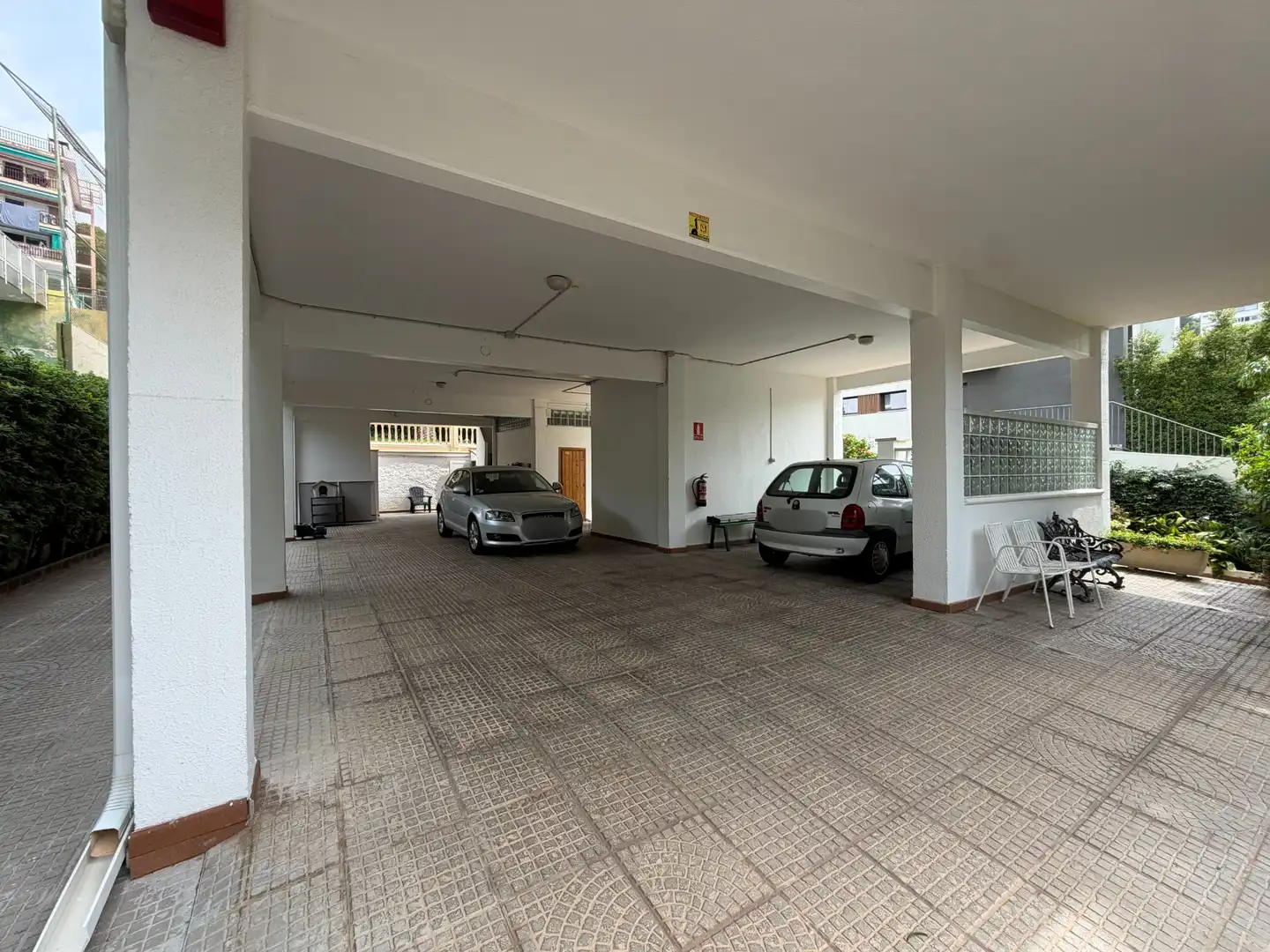 Aparcament de Casa o xalet en venda en Castelldefels amb Calefacció, Terrassa i Piscina