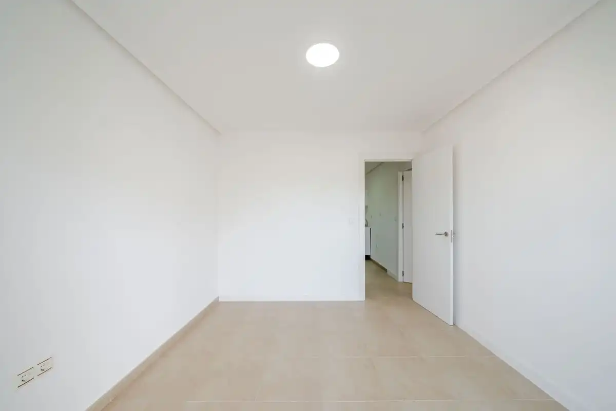 Flat with lift for sale in Calle Campoamor, imagen 3