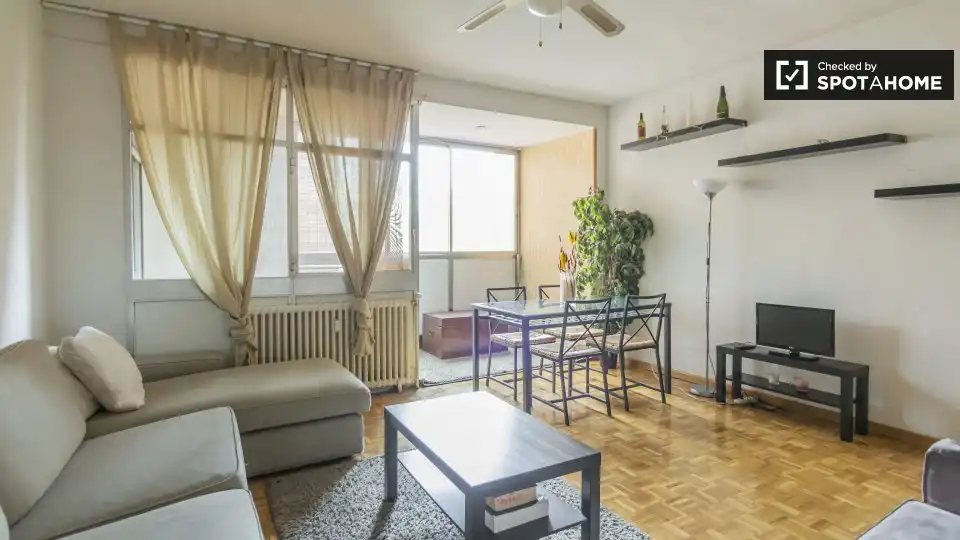 Living room of Flat for rent in Madrid  with Air Conditioner, Heating and Furnished
