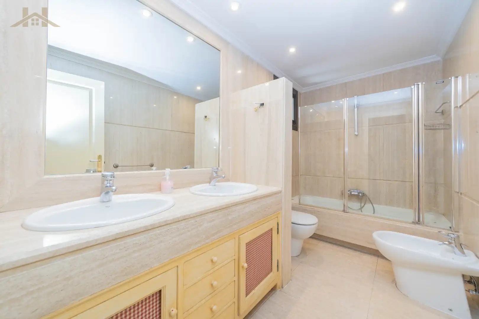 Bathroom of Houses for sale in Majadahonda  with Air Conditioner, Heating and Private garden