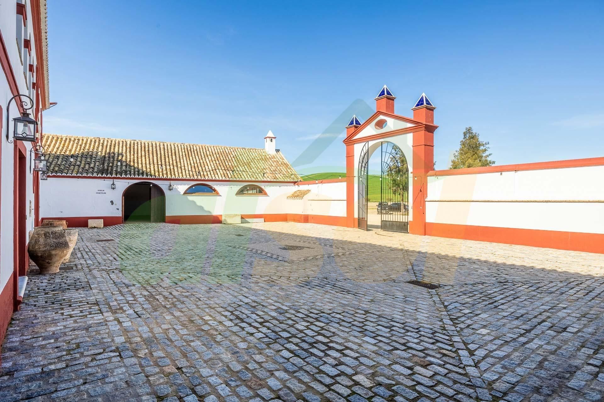 Vista exterior de Finca rústica en venda en La Puebla de Cazalla amb Aire condicionat, Calefacció i Alarma