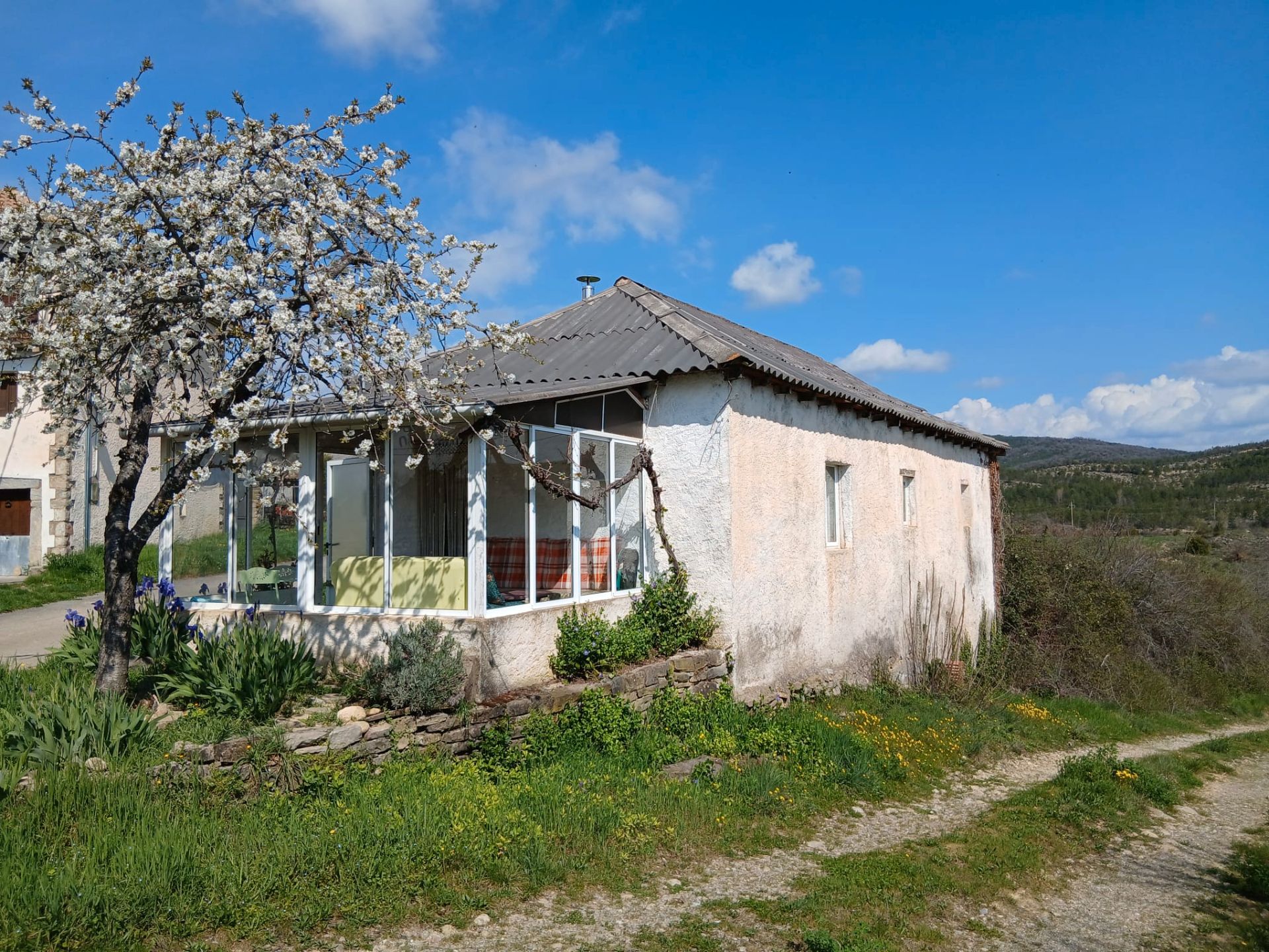 Vista exterior de Finca rústica en venda en Sabiñánigo amb Calefacció, Terrassa i Moblat