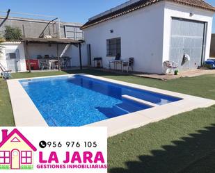 Piscina de Finca rústica de lloguer en Sanlúcar de Barrameda