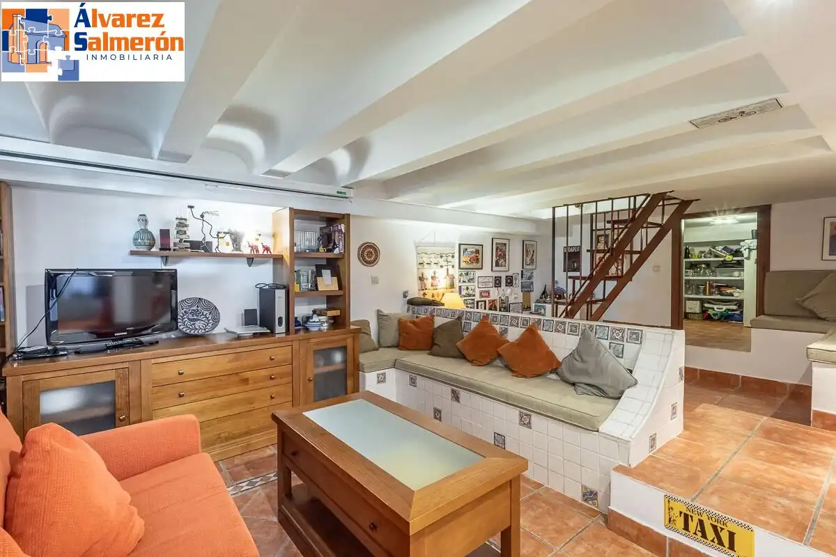 Houses for sale in Altos de la Zubia