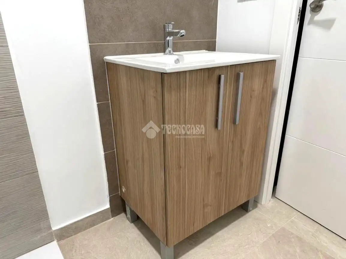 Bathroom of Flat for sale in Alcalá de Henares  with Alarm