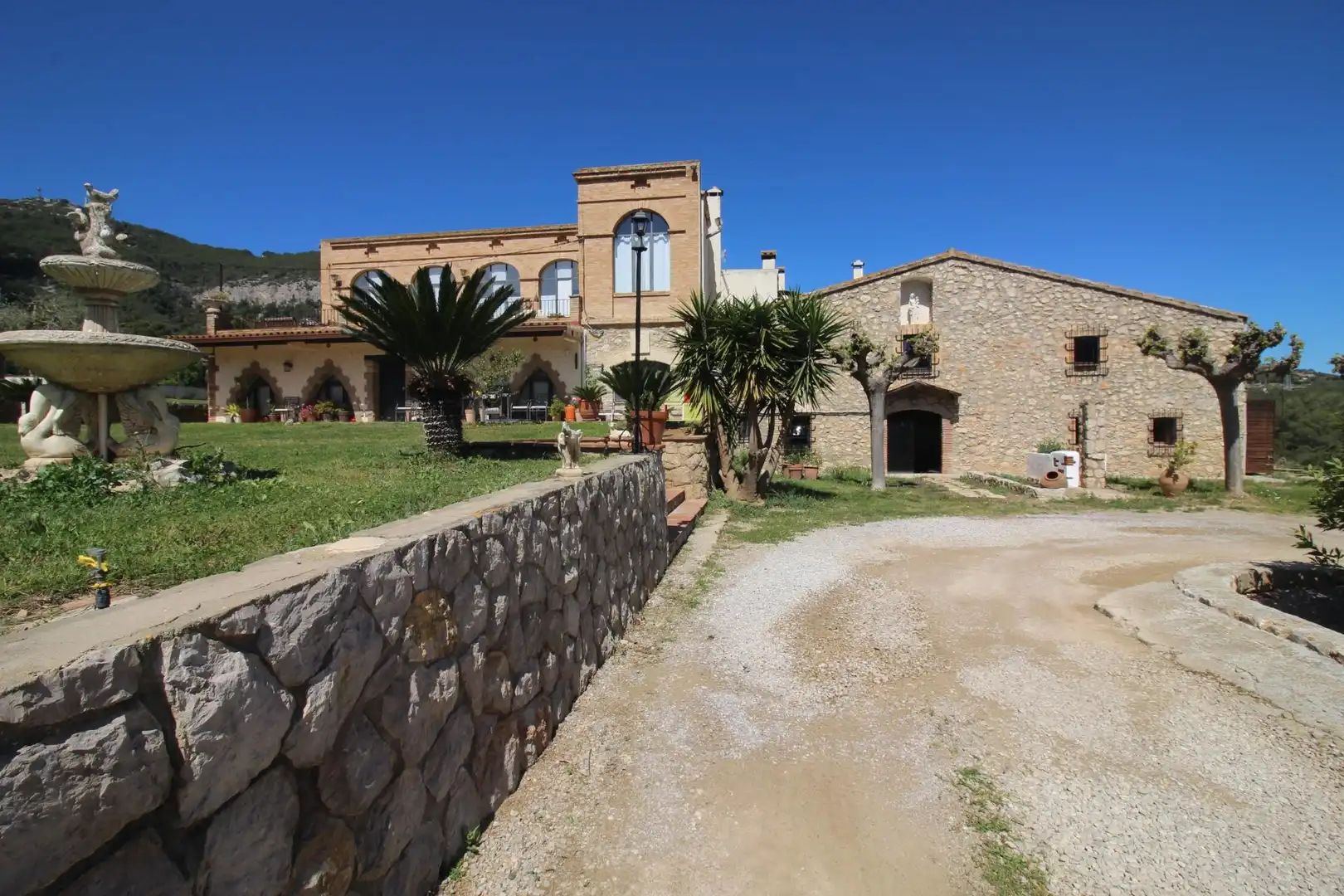 Vista exterior de Casa o xalet de lloguer en Canyelles amb Aire condicionat, Calefacció i Jardí privat