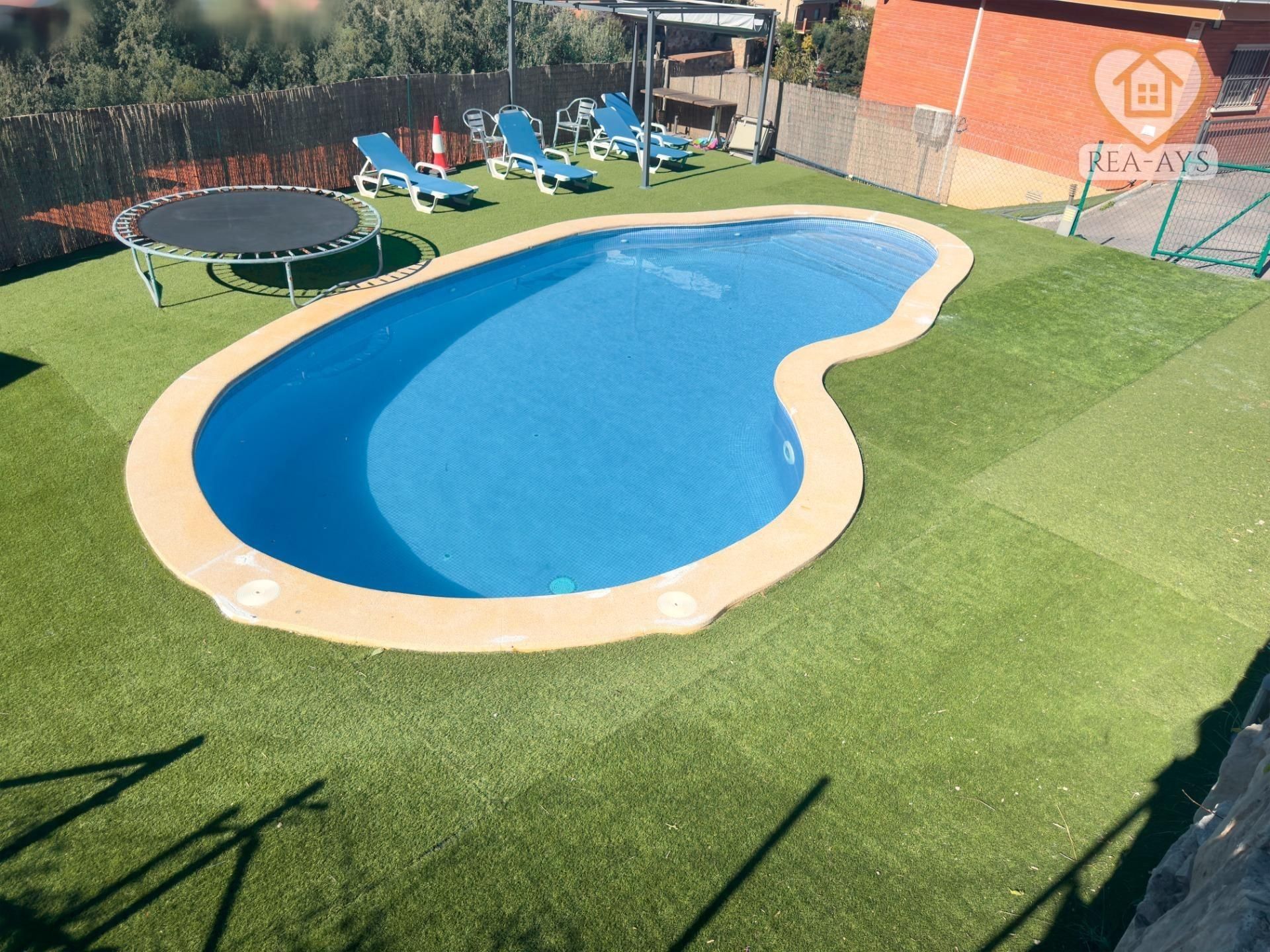 Piscina de Casa o chalet en venta en Vallirana con Aire acondicionado, Calefacción y Jardín privado
