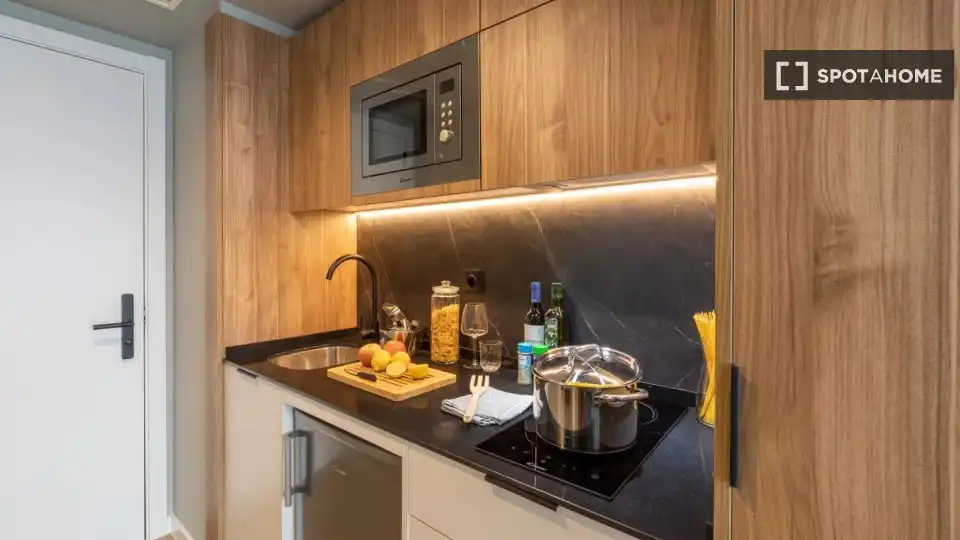 Kitchen of Flat for rent in Madrid  with Air Conditioner, Heating and Furnished