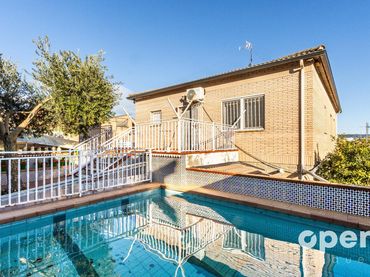 Villa mit Balkon zum Verkauf in Sud
