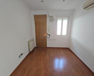 Bedroom of Flat to rent in  Madrid Capital  with Air Conditioner and Heating