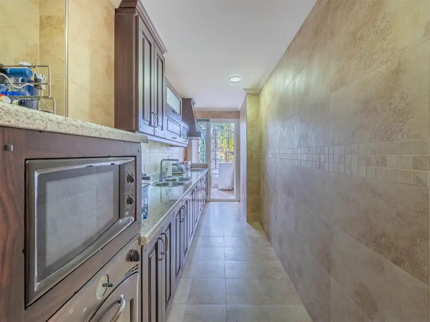 Cuina de Apartament de lloguer en Marbella amb Aire condicionat, Piscina i Balcó