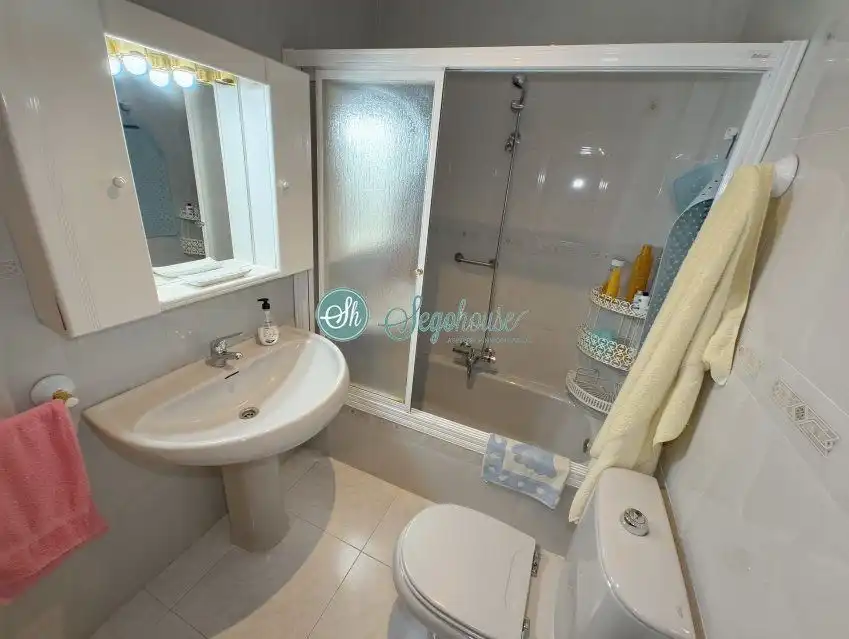 Baño de Piso en venta en Segovia con Calefacción, Trastero y Balcón