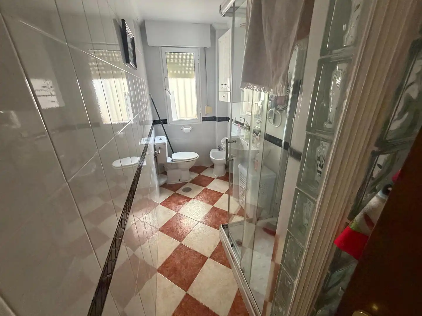 Bany de Pis en venda en San Juan de Aznalfarache amb Aire condicionat