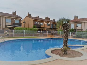 Casa bifamiliare con piscina in vendita a BERNA