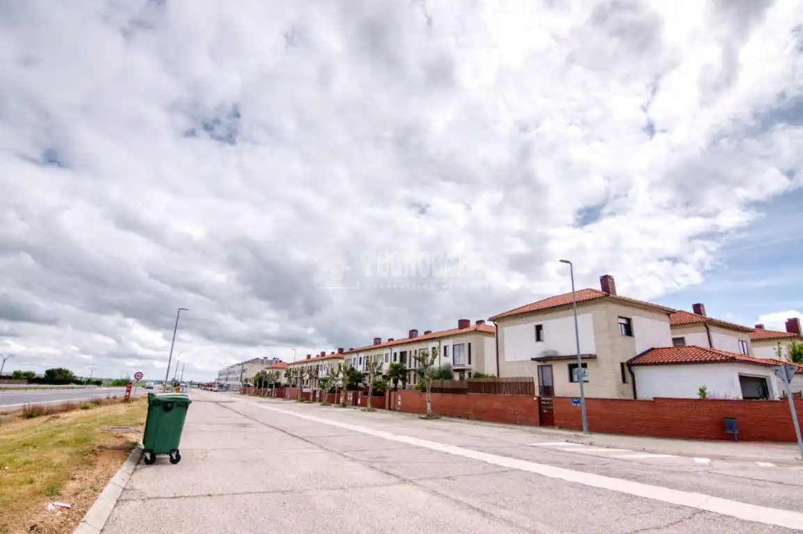 Vista exterior de Casa o chalet en venta en Castellanos de Moriscos con Aire acondicionado, Calefacción y Jardín privado