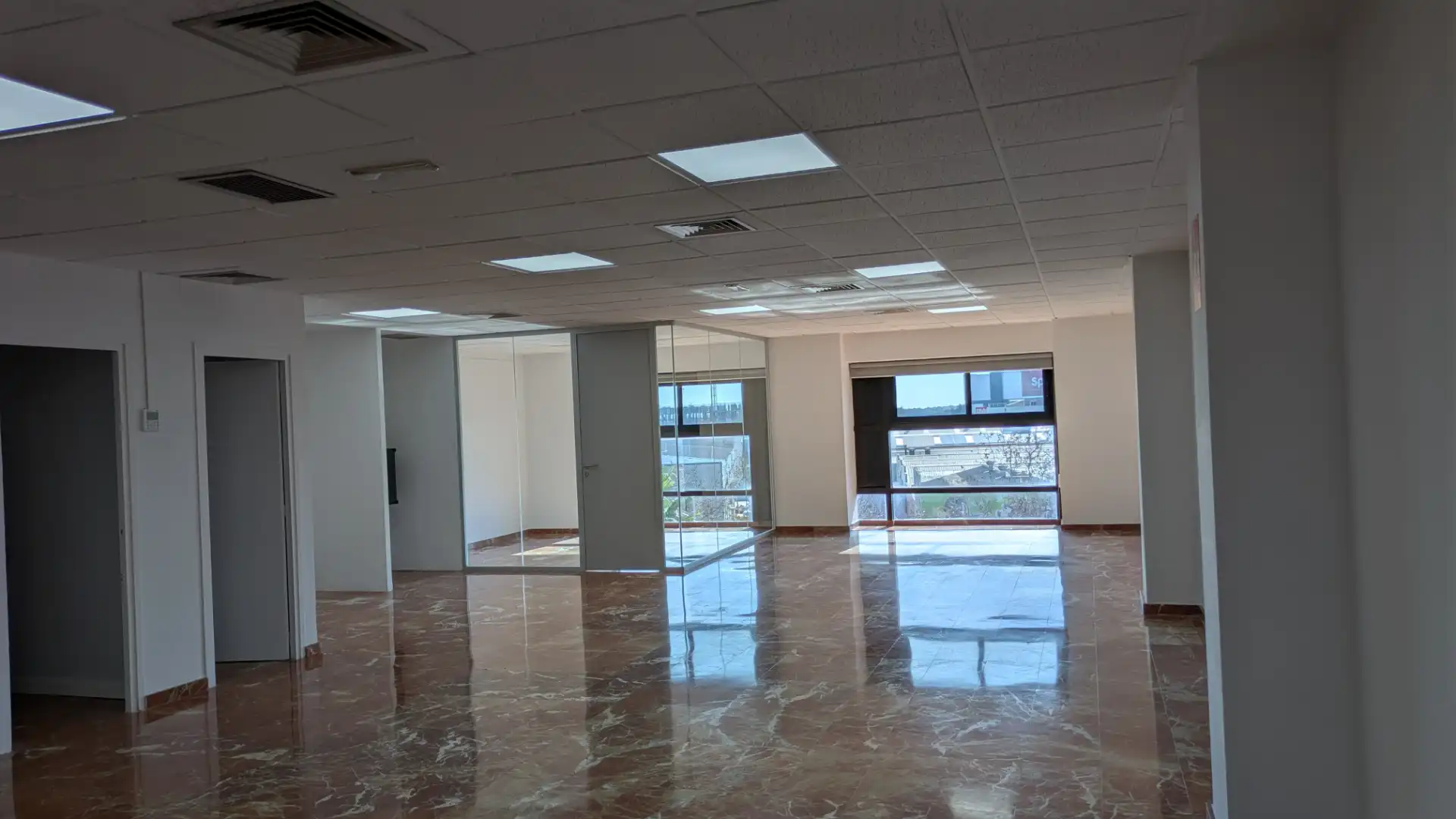 Büro zur Miete in Cornellà de Llobregat mit Klimaanlage, Heizung und Internet