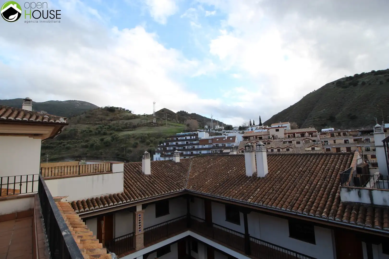 Vista exterior de Àtic de lloguer en Monachil amb Aire condicionat, Calefacció i Terrassa