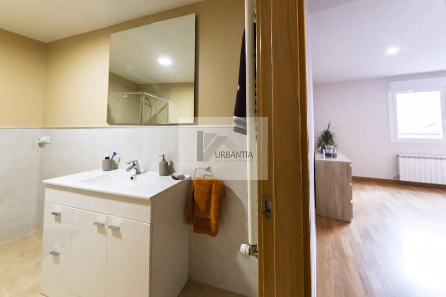 Bathroom of Flat for sale in Iza / Itza  with Heating, Parquet flooring and Storage room