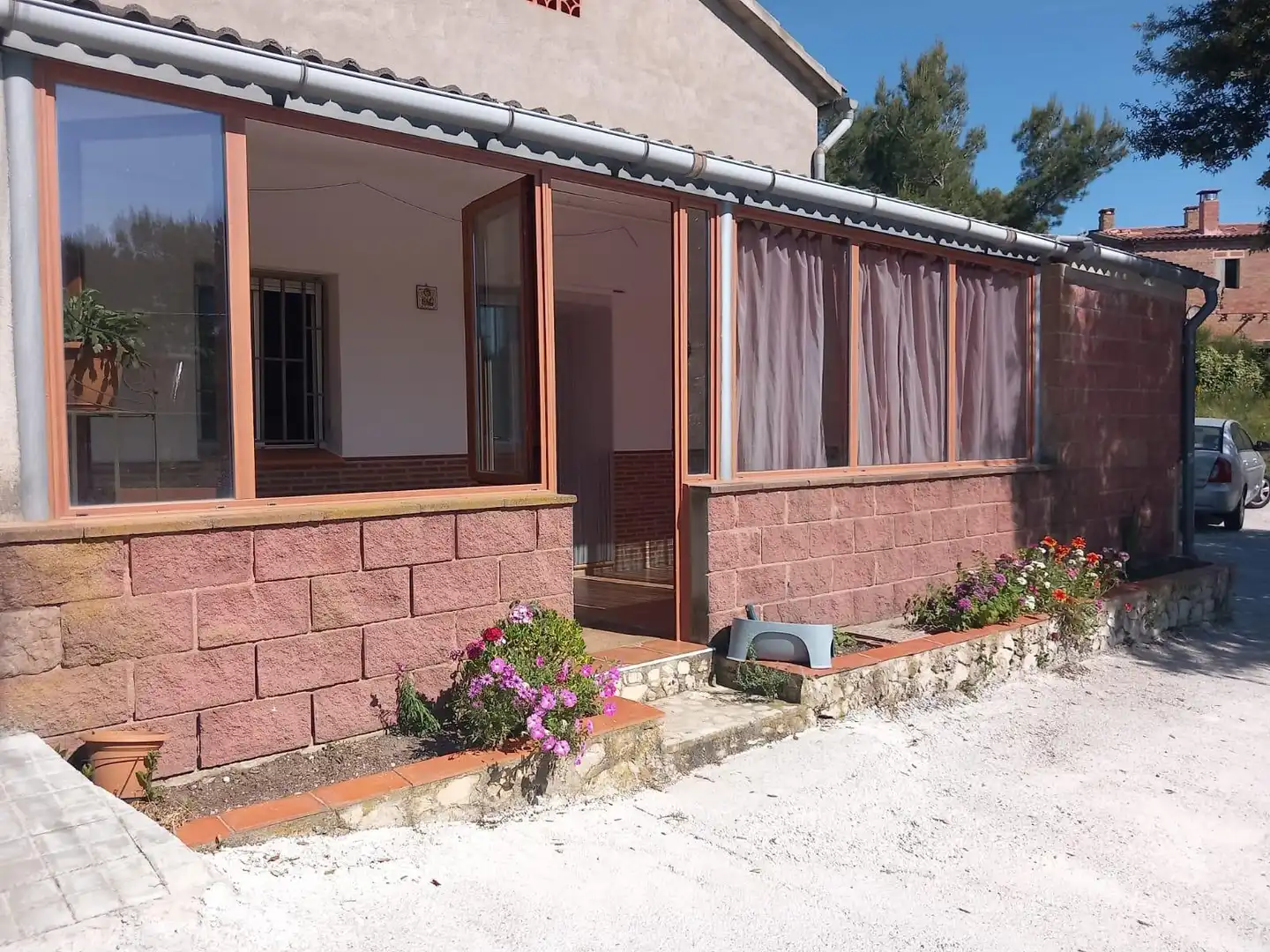 Vista exterior de Casa o xalet en venda en Torrelles de Foix amb Calefacció i Traster