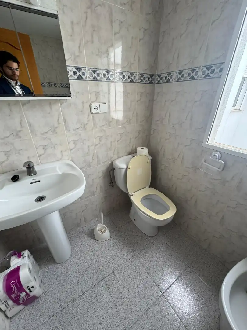 Baño de Piso de alquiler en Burjassot con Amueblado y Balcón