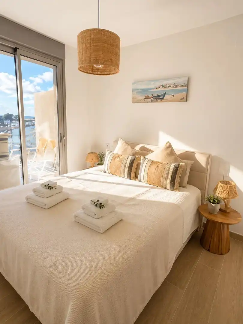 Dormitori de Apartament en venda en Madrid amb Terrassa