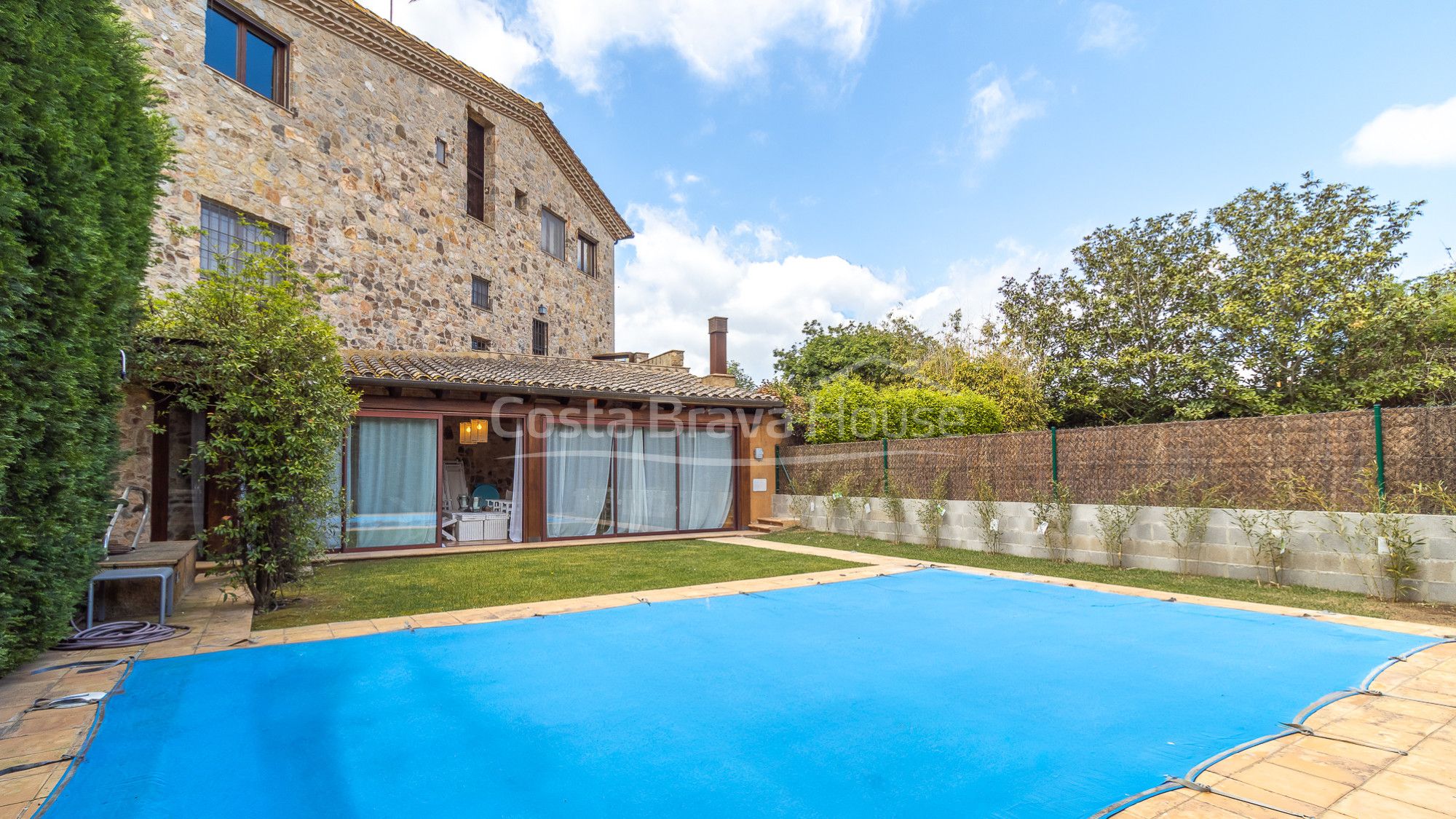 Exterior view of Country house for sale in Torrent (Girona)  with Air Conditioner, Heating and Private garden