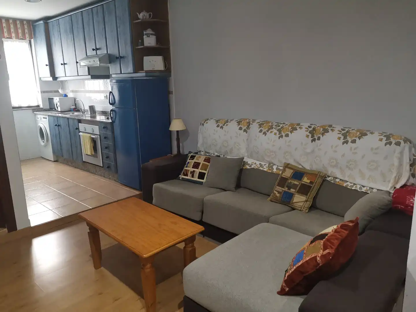 Sala de estar de Apartamento en venta en Avilés con Calefacción, Parquet y Amueblado