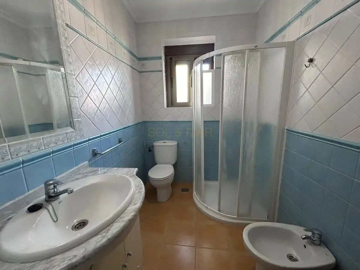 Bany de Casa o xalet en venda en Álora amb Calefacció, Terrassa i Traster