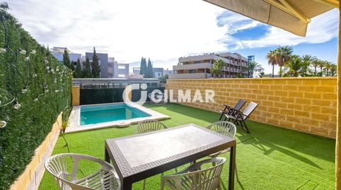 Chalet Adosado en Cancelada de 200 m2 repartido en planta en Urbanización Mirador de Costalita. Cuenta con 3 dormitorios, 3 baños,, imatge 2