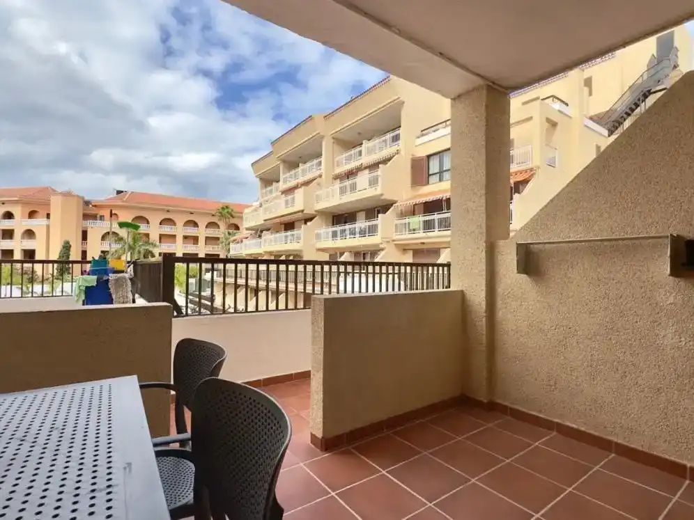 Terrasse von Wohnung zur Miete in Arona mit Privatgarten, Schwimmbad und Möbliert