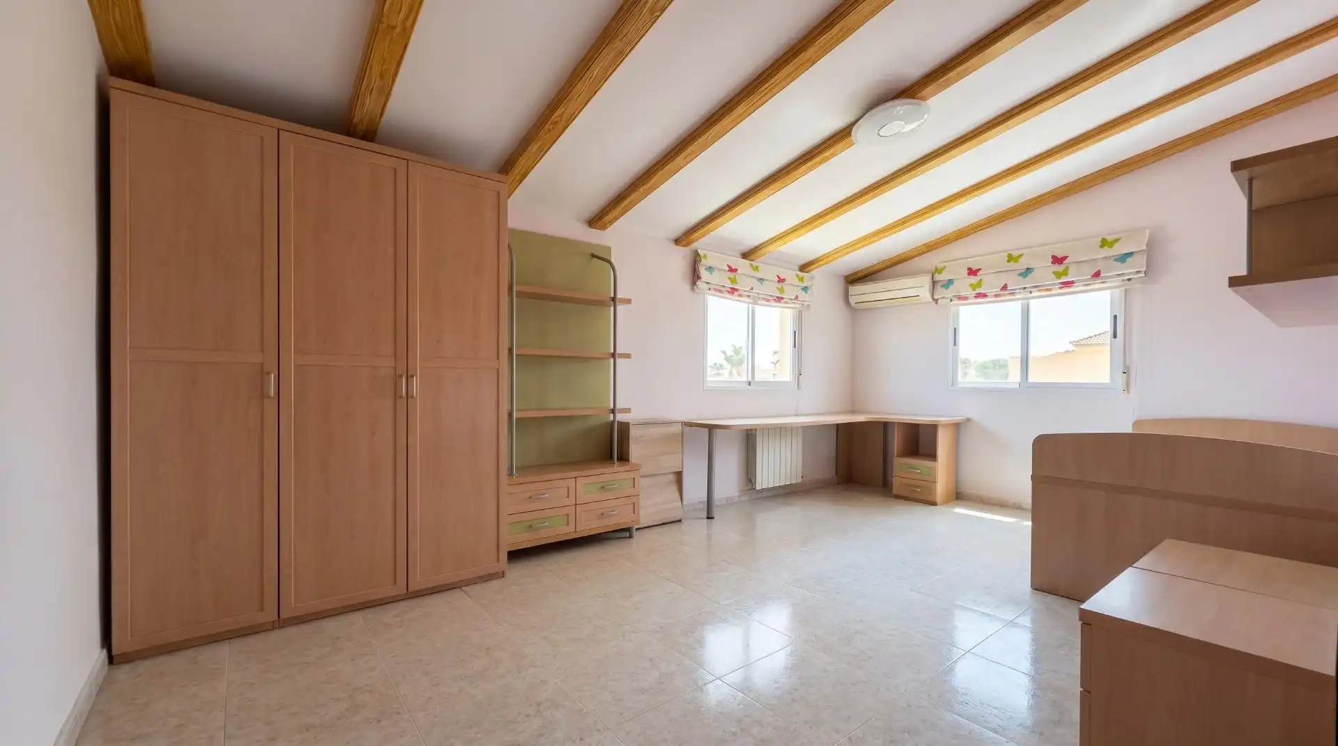 Dormitori de Casa o xalet en venda en La Pobla de Vallbona amb Aire condicionat, Calefacció i Jardí privat