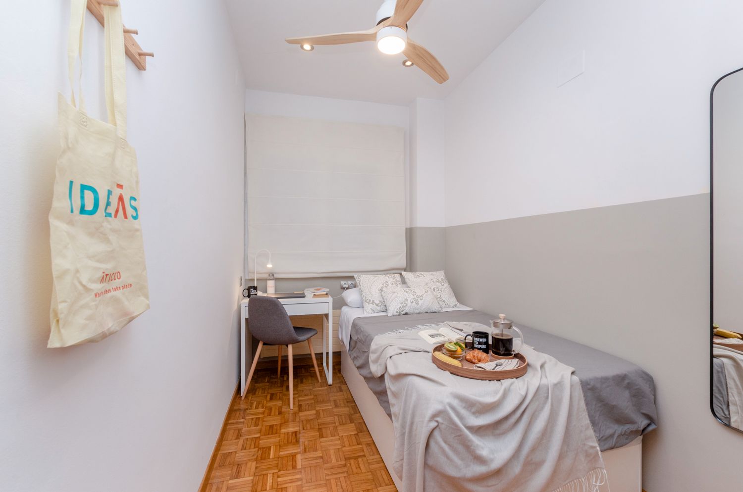 Bedroom of Flat to share in  Barcelona Capital  with Heating, Furnished and Oven