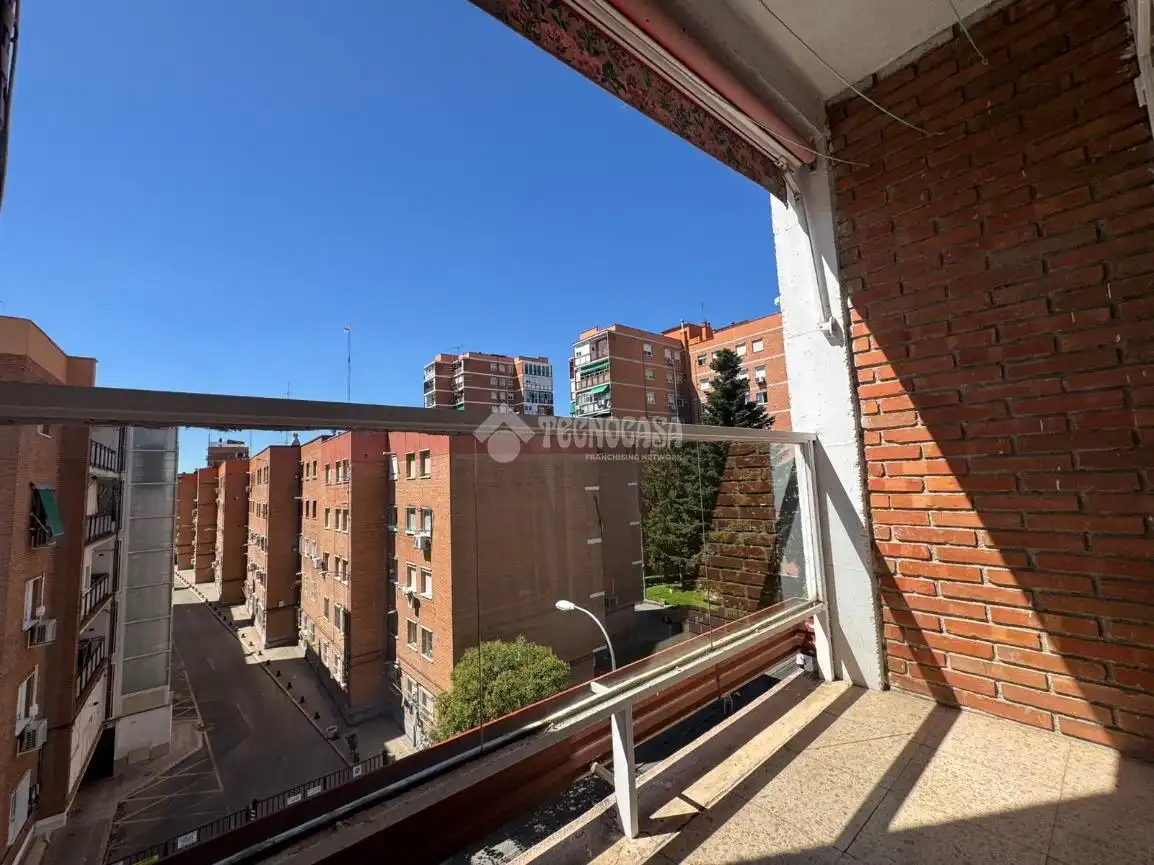 Vista exterior de Piso en venta en Madrid con Terraza y Balcón