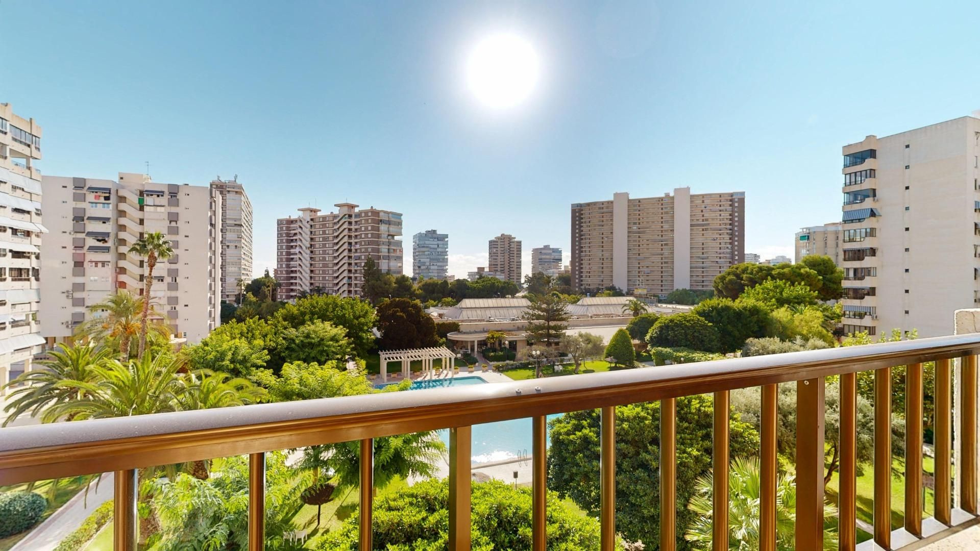 Dormitori de Apartament en venda en Alicante / Alacant amb Aire condicionat, Jardí privat i Terrassa