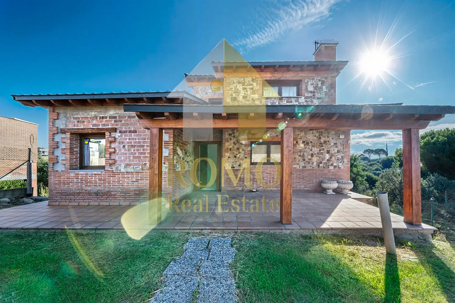 Vista exterior de Casa o xalet en venda en Palau-solità i Plegamans amb Jardí privat, Terrassa i Traster