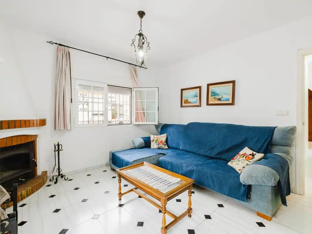 Sala de estar de Casa adosada en venta en Torrox con Aire acondicionado, Calefacción y Terraza