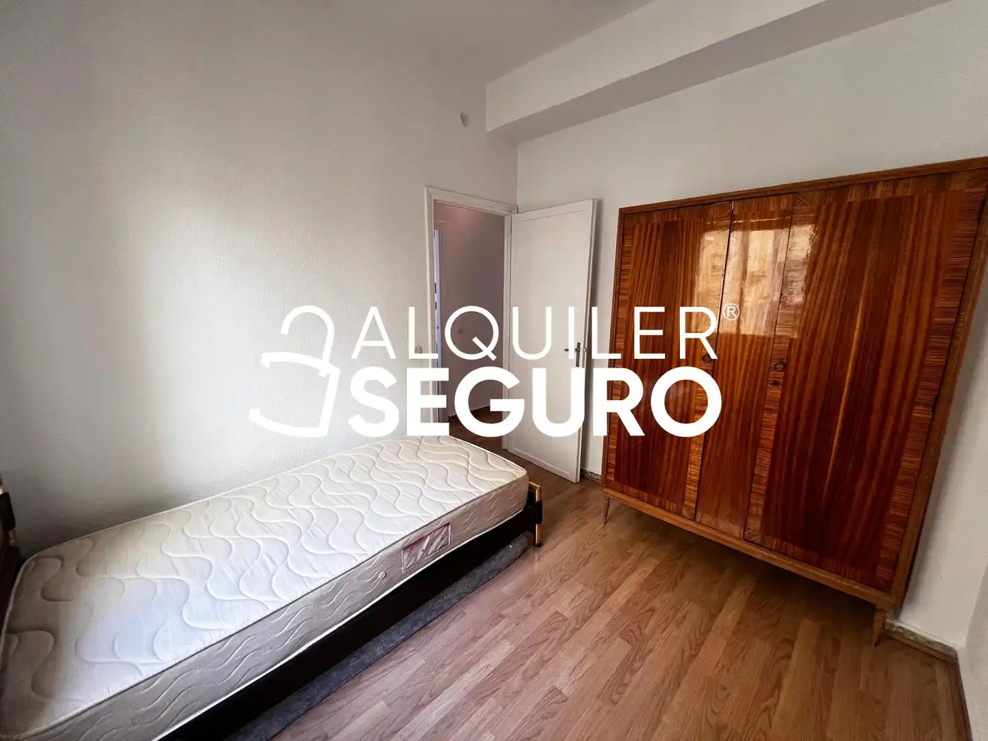 Habitación de Piso de alquiler en Madrid con Calefacción, Terraza y Amueblado