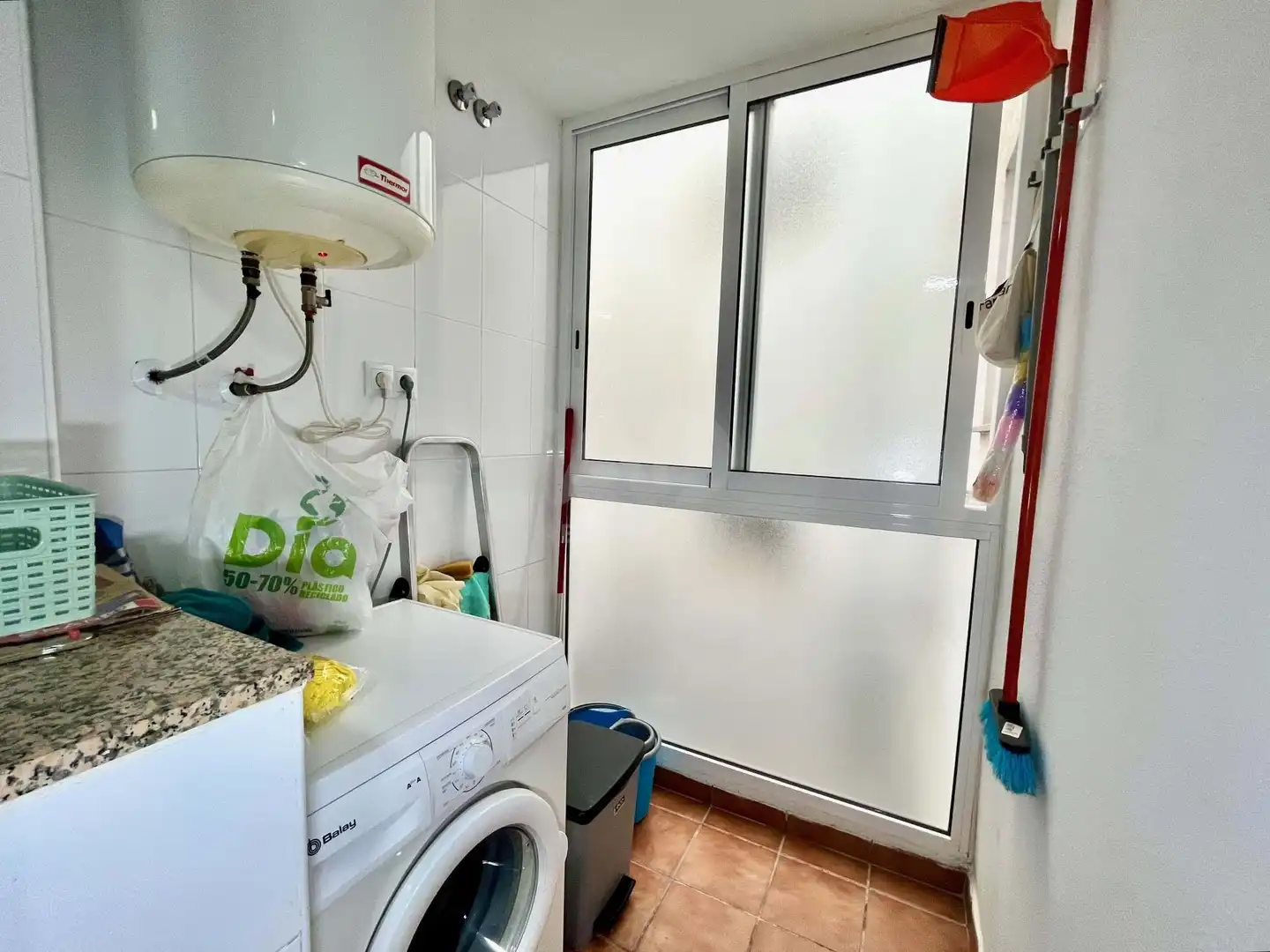 Küche von Wohnung zum Verkauf in Torreblanca mit Klimaanlage, Heizung und Schwimmbad