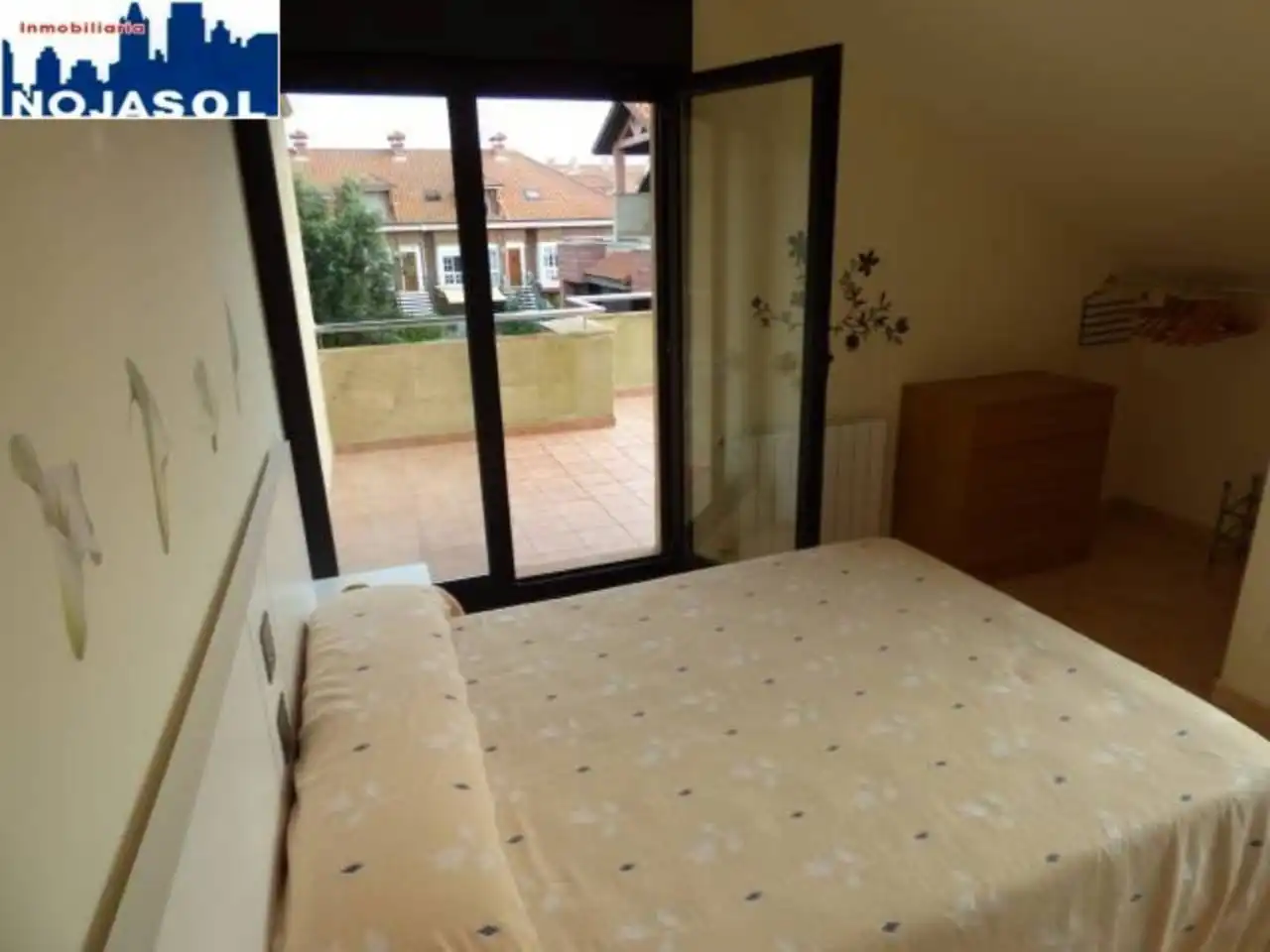 Dormitori de Àtic de lloguer en Noja amb Calefacció, Terrassa i Moblat