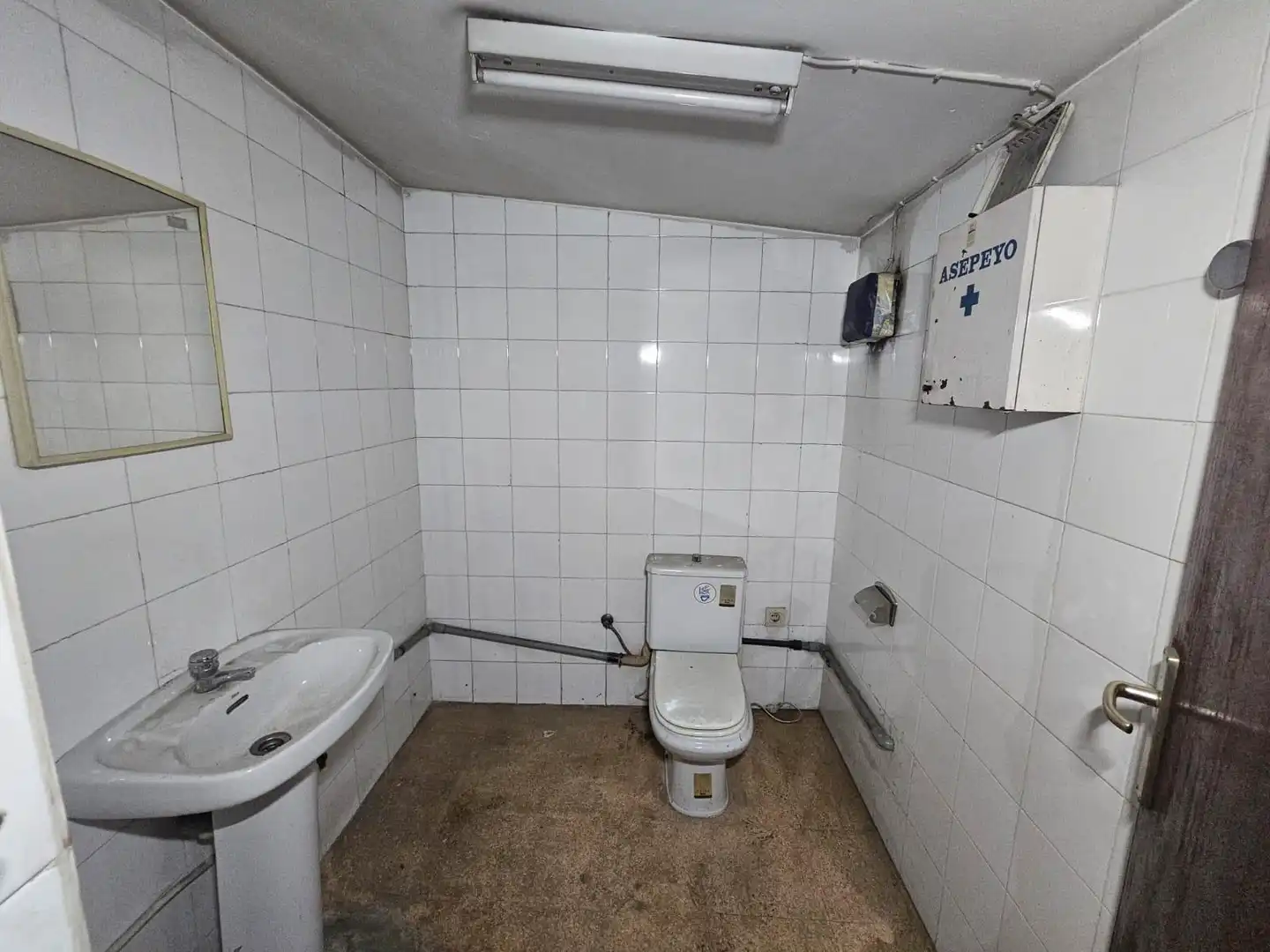 Business premises for sale in Carrer MARTI GRIVE, imagen 32