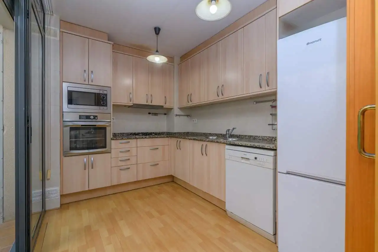 Küche von Maisonette zum Verkauf in Barcelona mit Klimaanlage, Heizung und Parkett