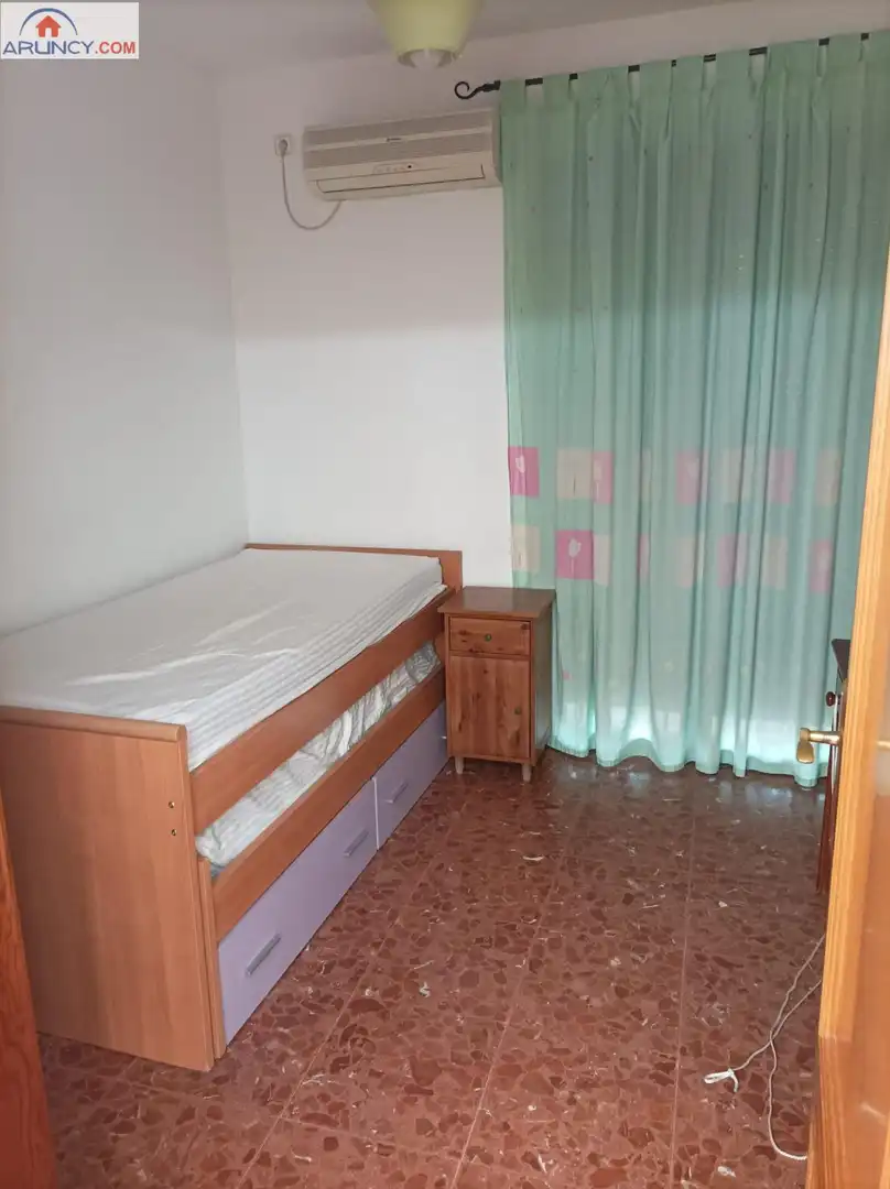 Dormitori de Casa o xalet en venda en Alcalá de Guadaira amb Aire condicionat, Calefacció i Terrassa