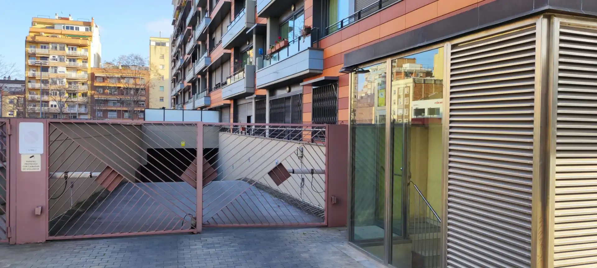 Vista exterior de Piso en venta en L'Hospitalet de Llobregat con Aire acondicionado, Calefacción y Parquet