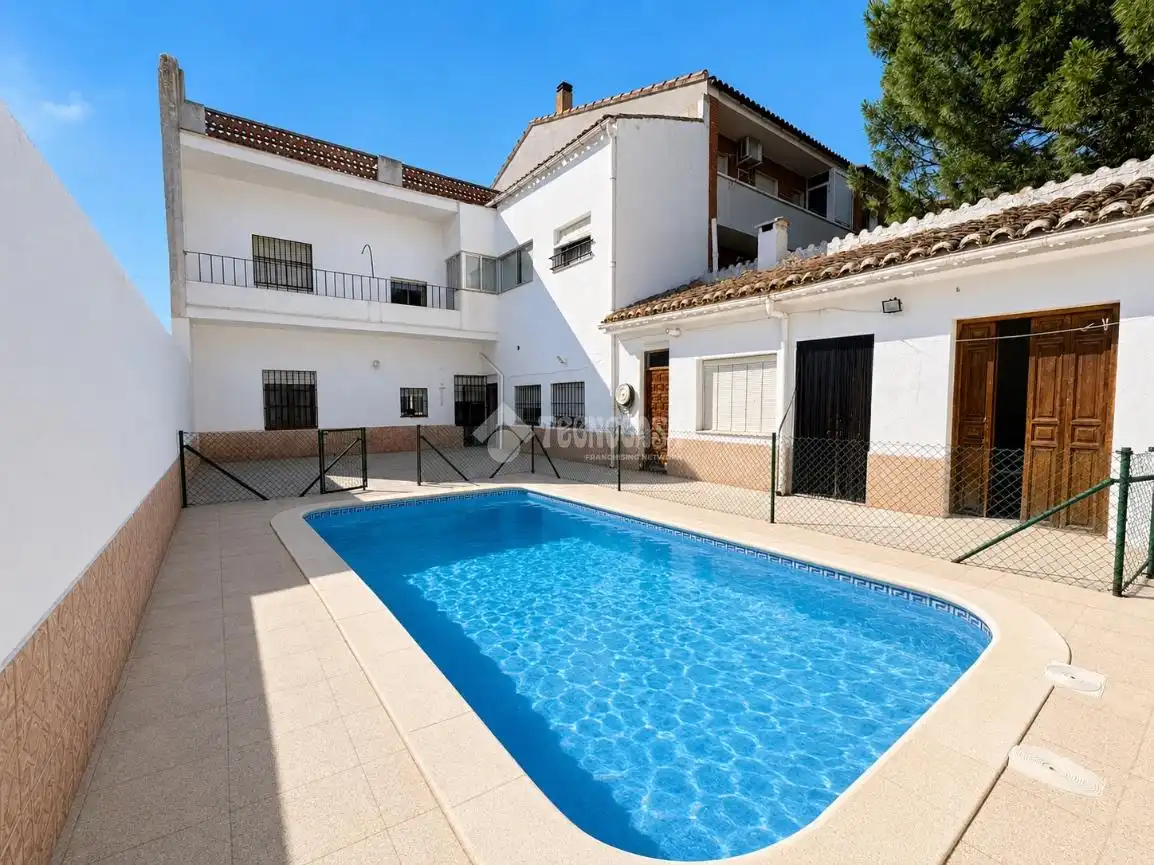 Vista exterior de Casa o chalet en venta en Torrijos con Calefacción, Terraza y Piscina