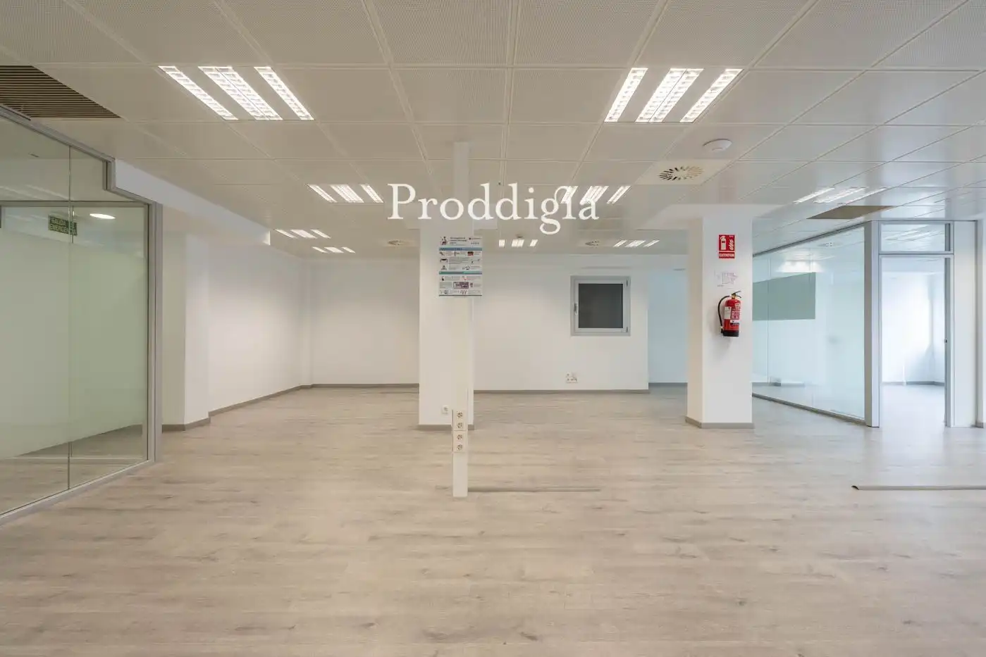 Büro zur Miete in Barcelona mit Klimaanlage, Heizung und Alarm