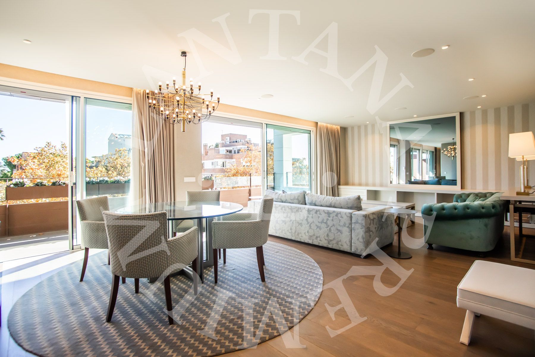 Living room of Flat to rent in  Barcelona Capital  with Air Conditioner, Heating and Parquet flooring