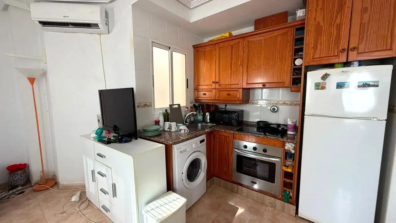 Cocina de Apartamento en venta en Torrevieja con Aire acondicionado y Amueblado