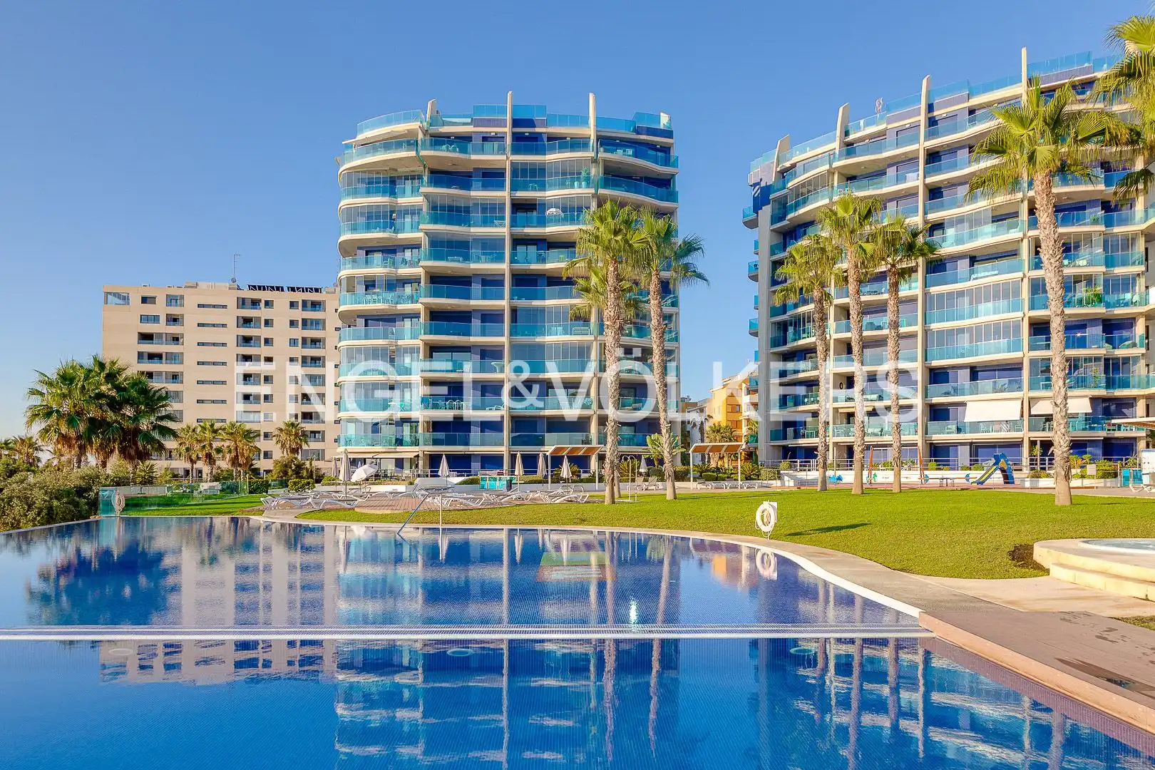 Außenansicht von Erdgeschoss zum Verkauf in Torrevieja mit Klimaanlage, Heizung und Terrasse