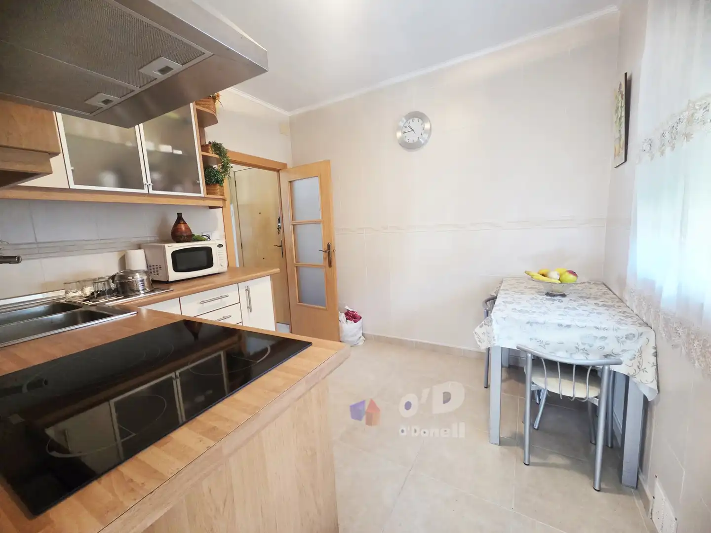 Cuina de Pis en venda en Sant Boi de Llobregat amb Forn